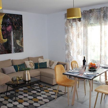 Los Boliches Holidays Suites Fuengirola Ngoại thất bức ảnh