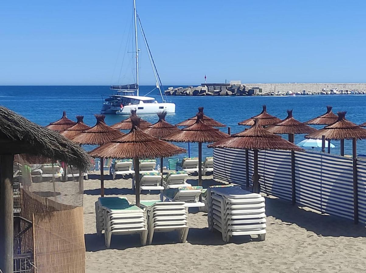 Los Boliches Holidays Suites Fuengirola Ngoại thất bức ảnh